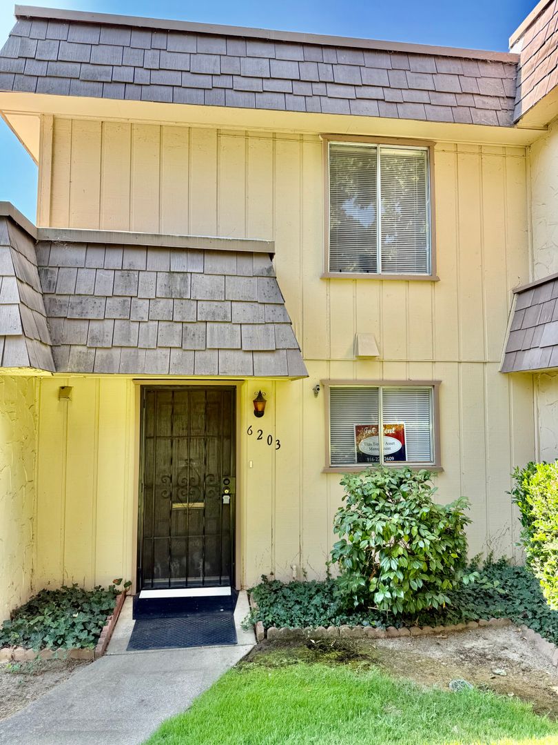 Carmichael Apartment: 6203 Via Casitas