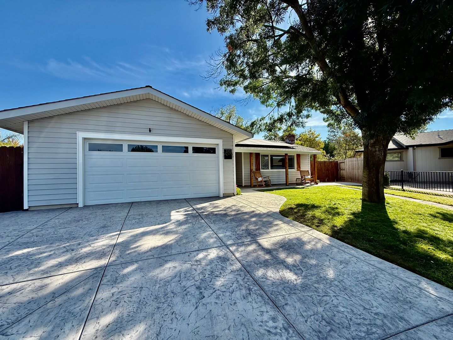 Lincoln House: 310 Creekside Ct