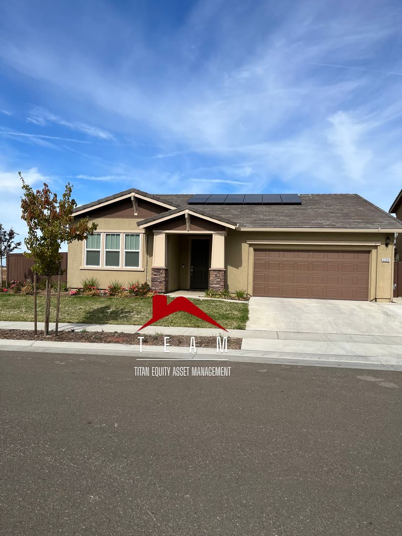 Roseville House: 3288 Adelaide Loop