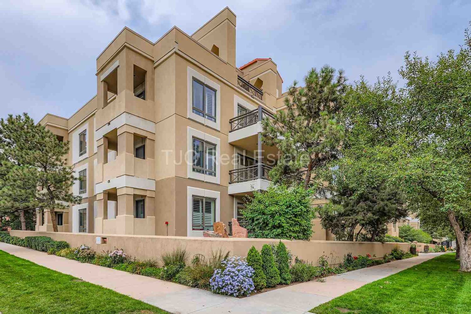 Denver House: 180 N Cook St APT 411