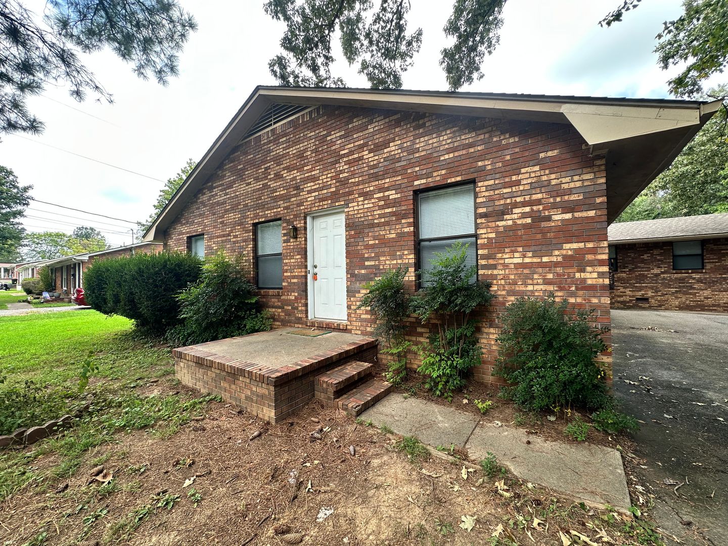 Murray Apartment: 1802 1/2 Monroe Street