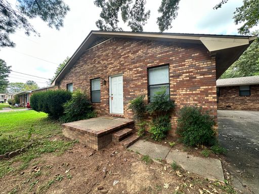 2 bed/ 1 bath duplex with Carport