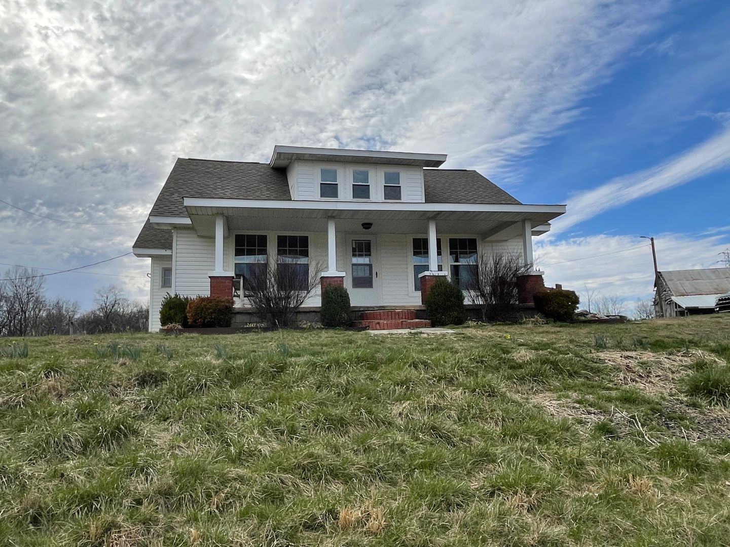 Kuttawa House: 555 Hopewell Road