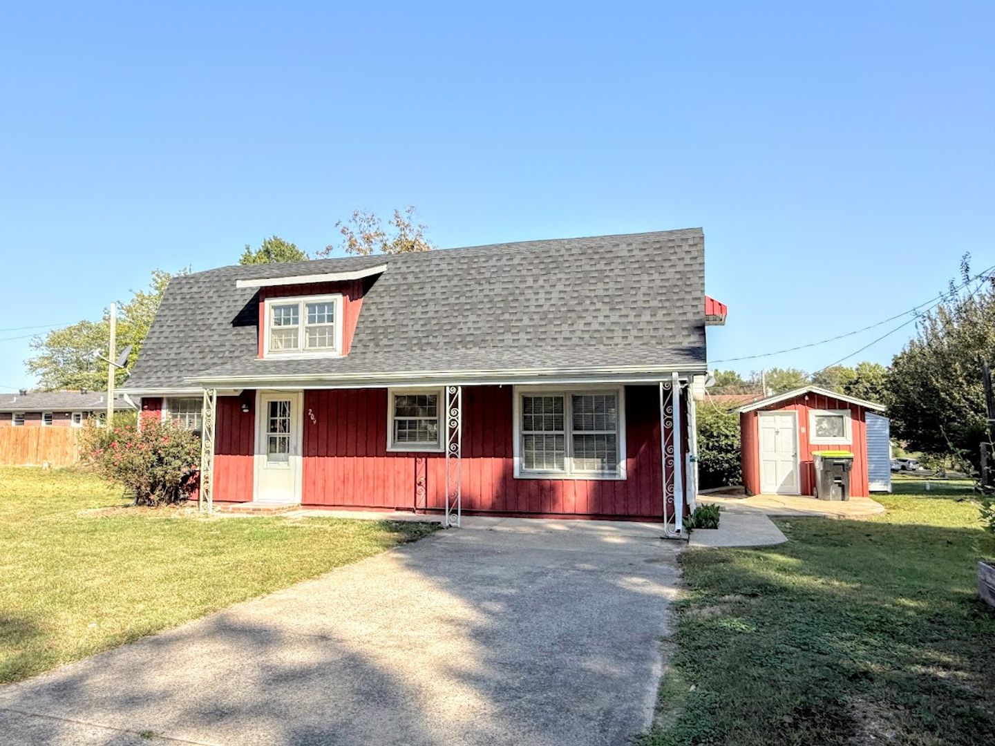Benton House: 209 E 21st St