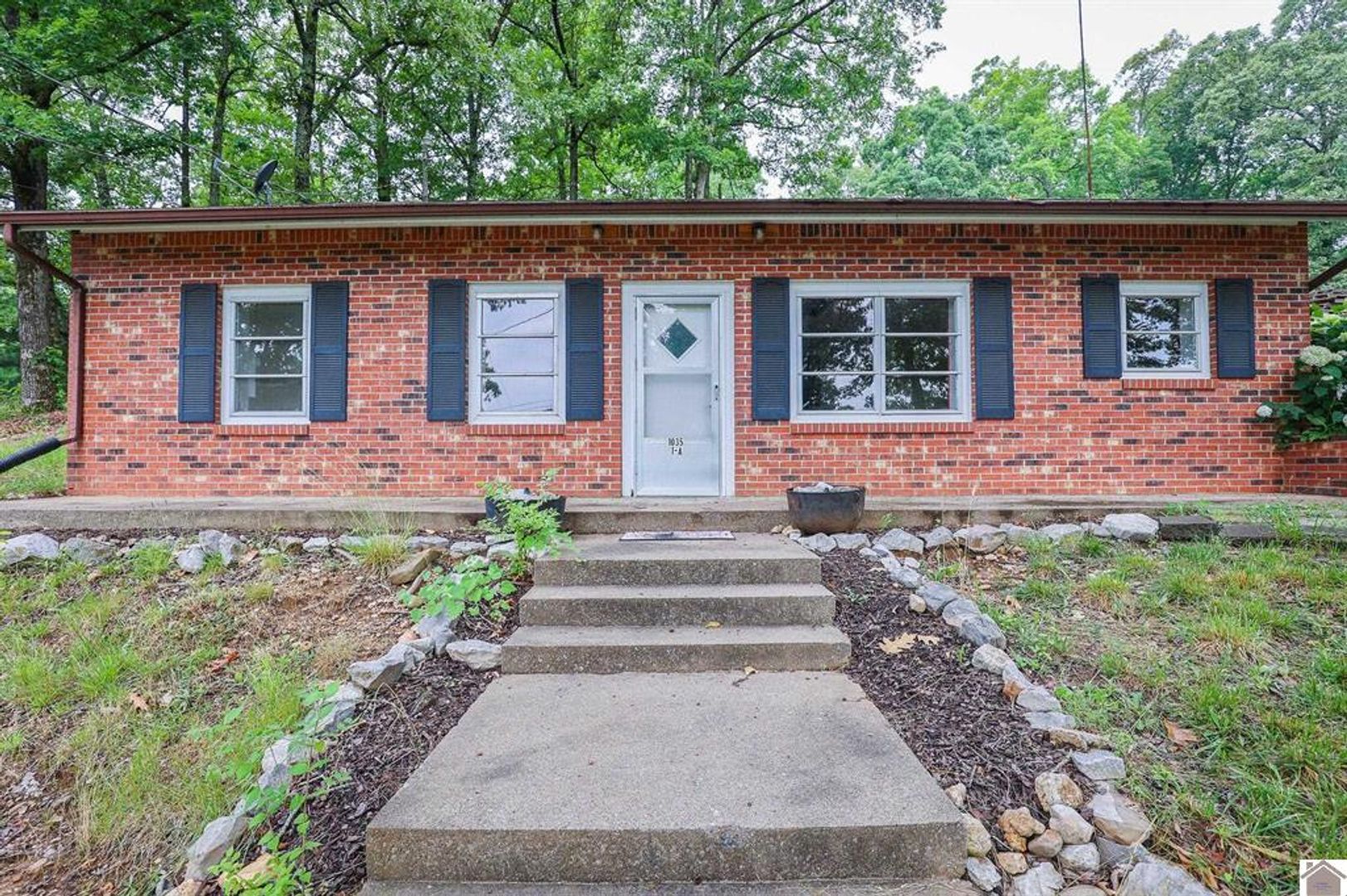 Grand Rivers House: 1037 Stringtown Rd