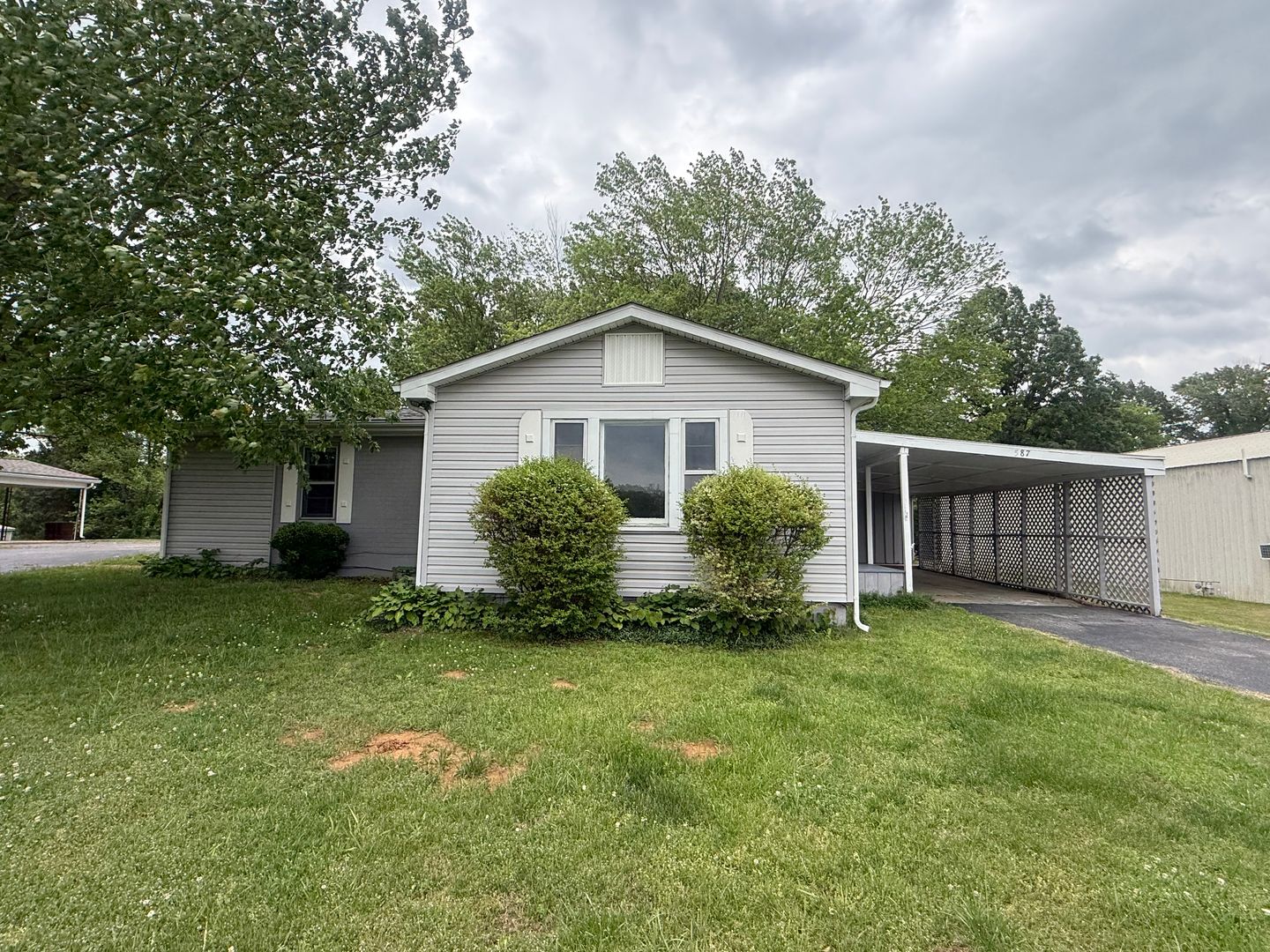 Calvert City Apartment: 587 S Main Street