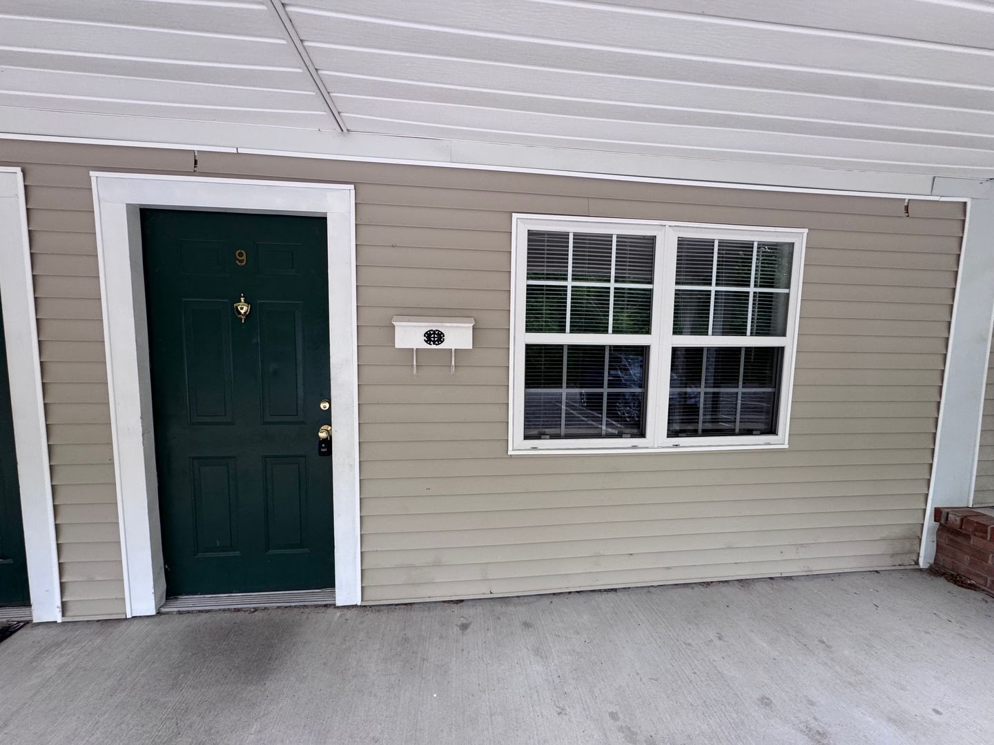 Benton Apartment: 409 W 14th Street Apt 9