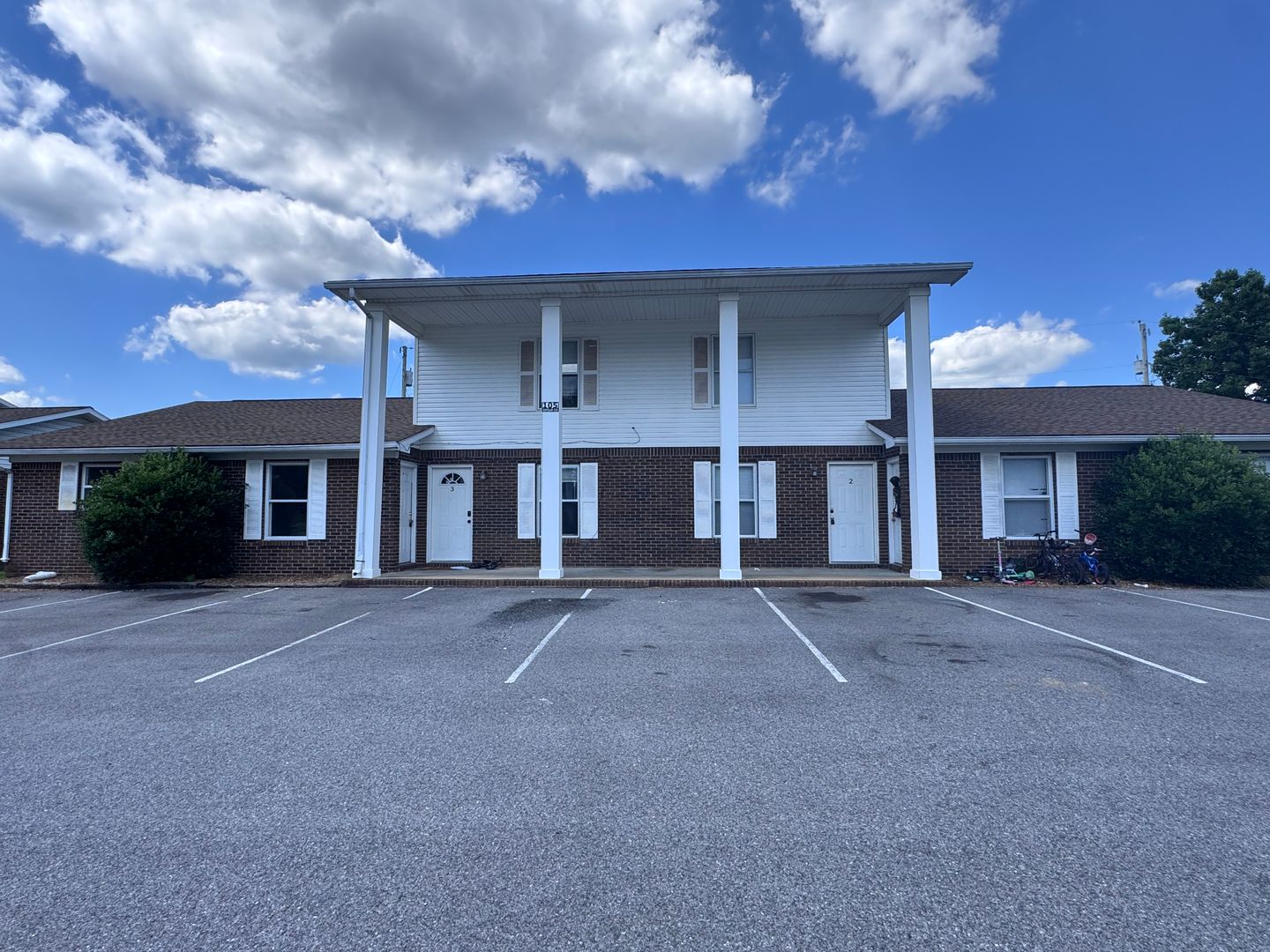 Paducah Apartment: 105 Grogan Circle