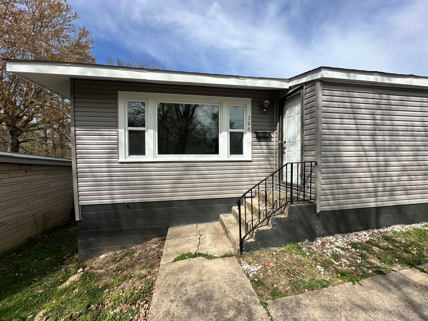 Benton Apartment: 304/306 West 14th Street