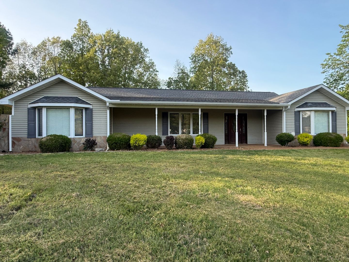 Benton House: 128 Sills Lane