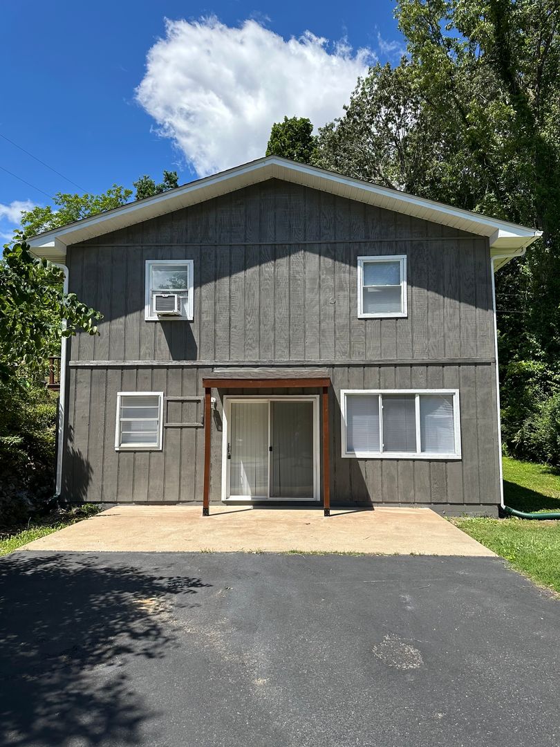 Grand Rivers Apartment: 630 Jennings Road