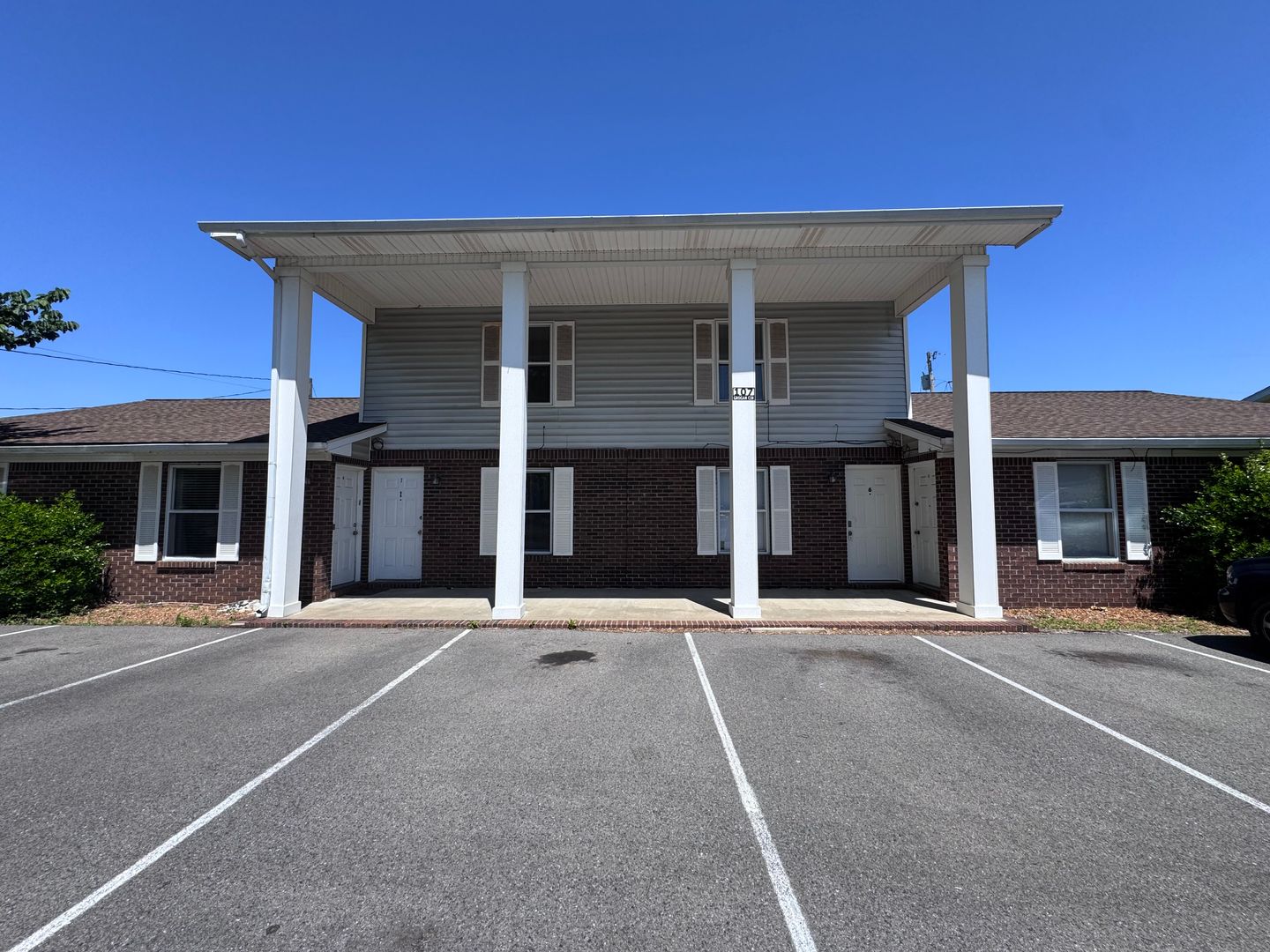 Paducah Apartment: 107 Grogan Circle