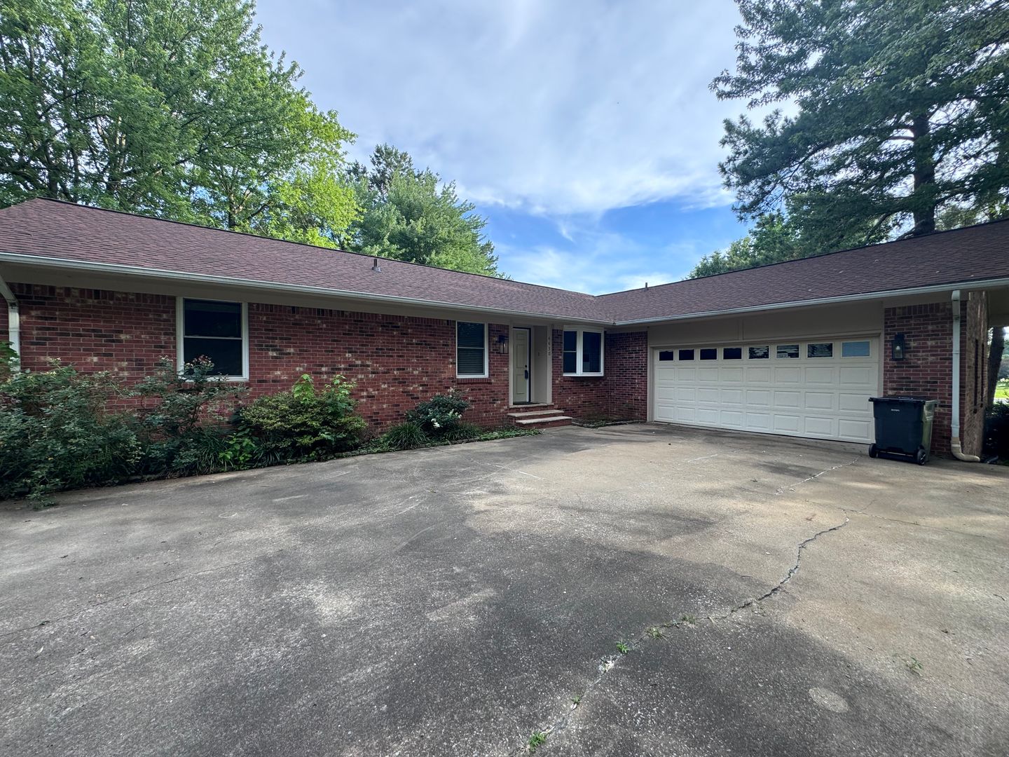 Paducah House: 4430 Chicadee Drive