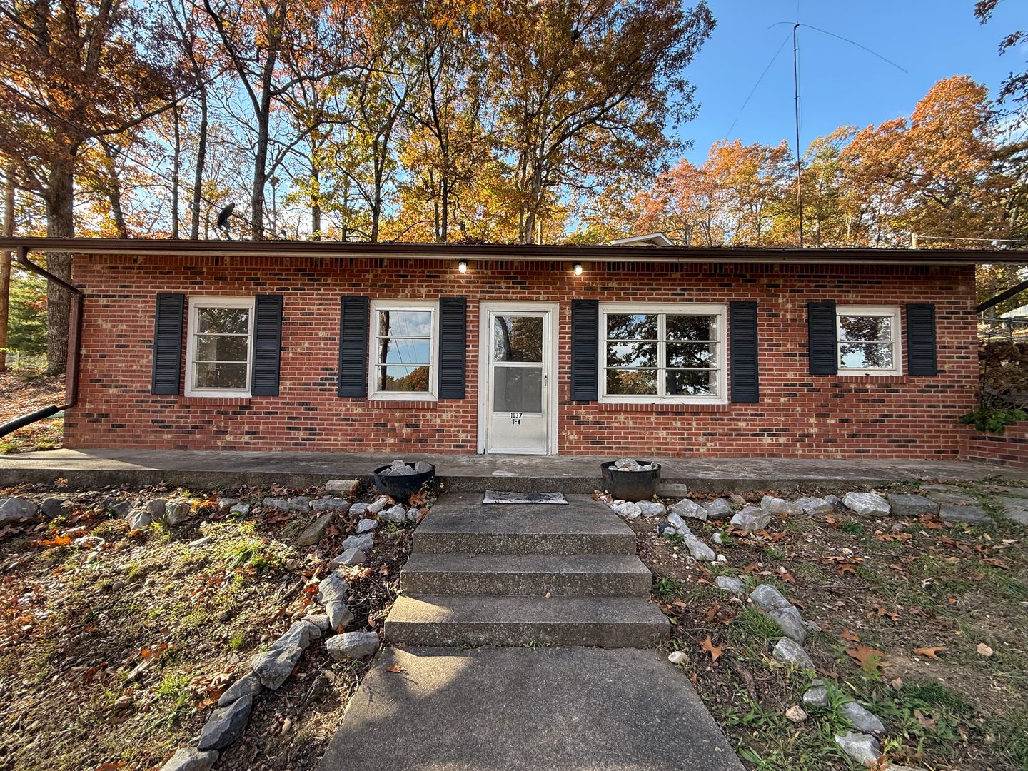 Grand Rivers House: 1037 Stringtown Rd