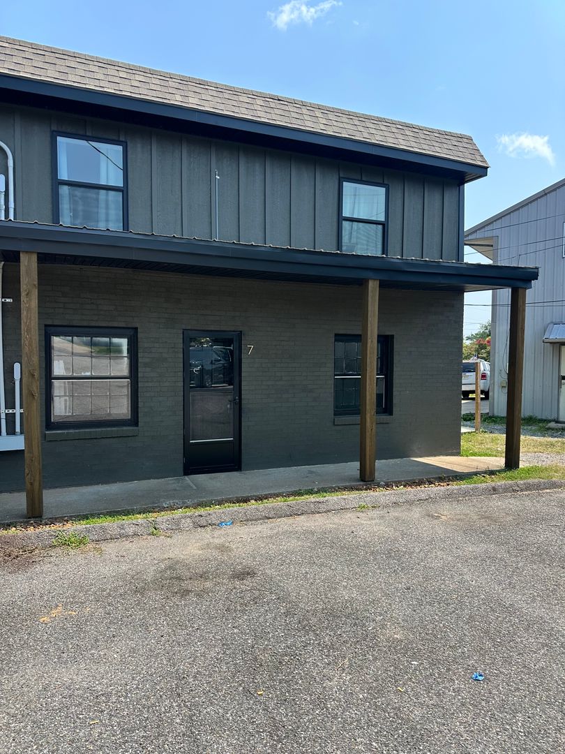 Murray Apartment: 904 Coldwater Road #7