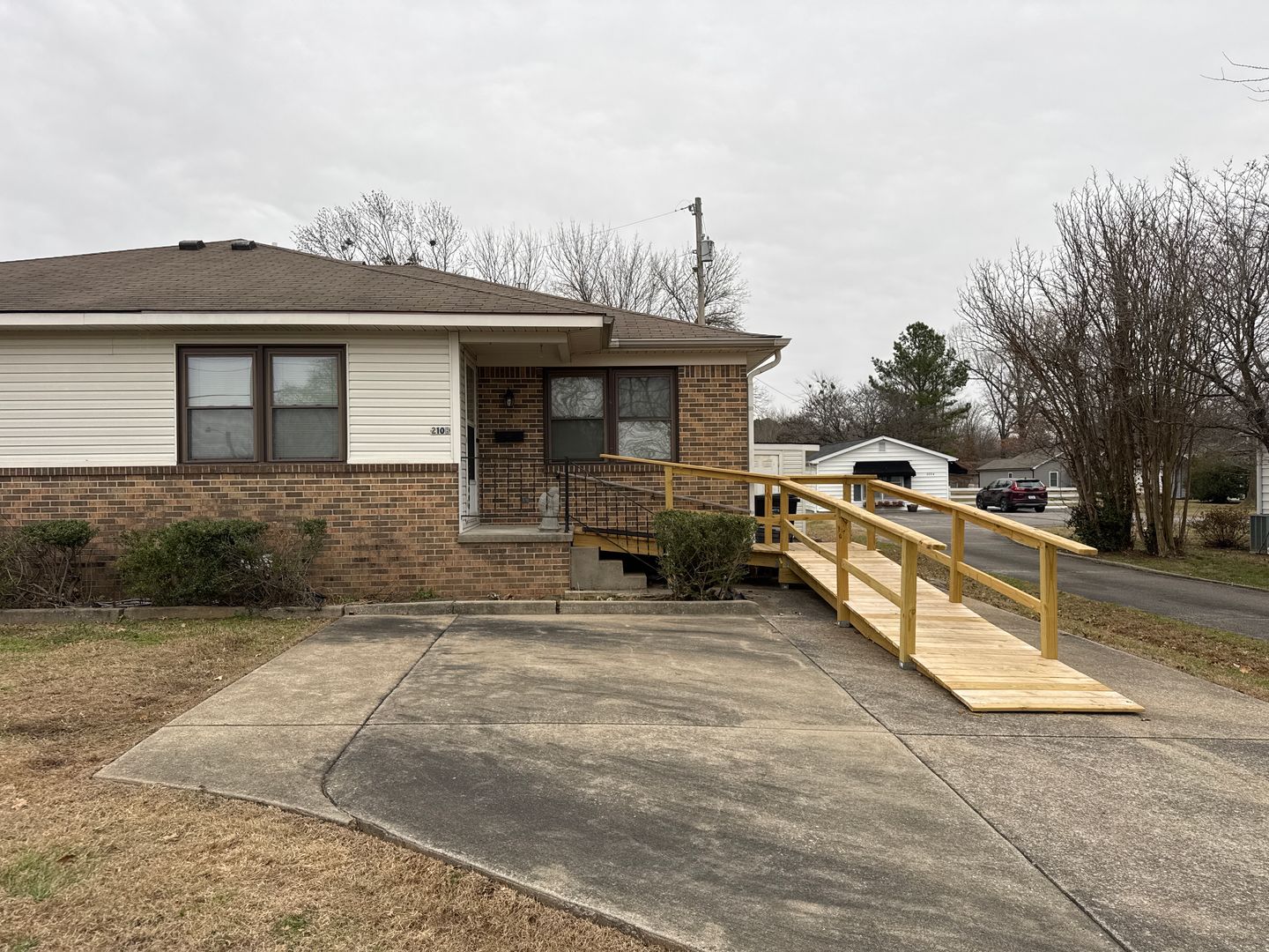 Paducah House: 210 S Friendship Road B