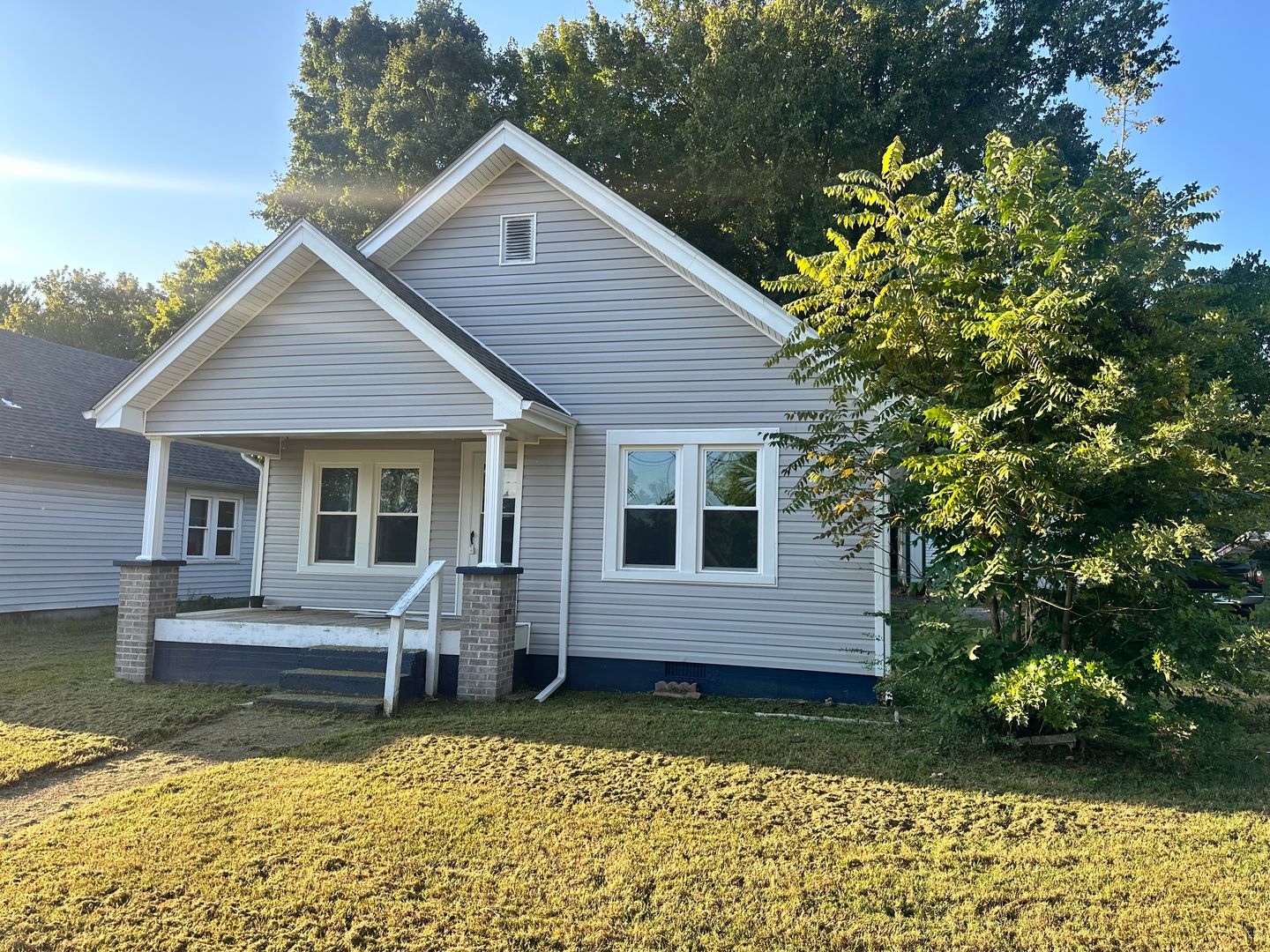 Benton House: 303 W 8th Street