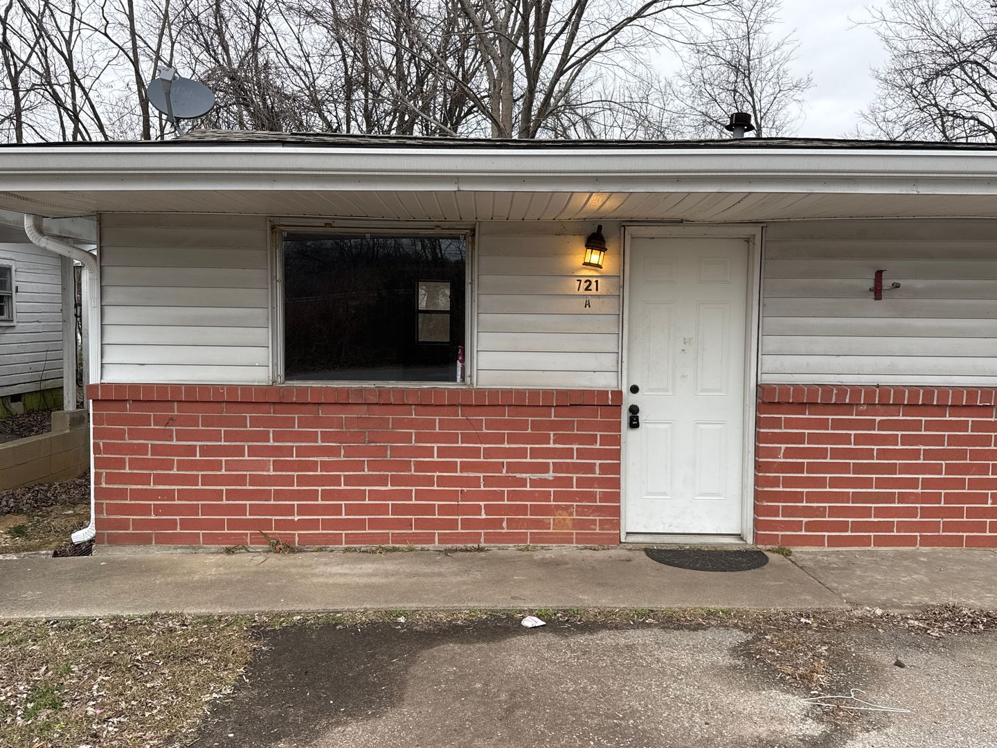 Grand Rivers Apartment: 721 US HWY 62