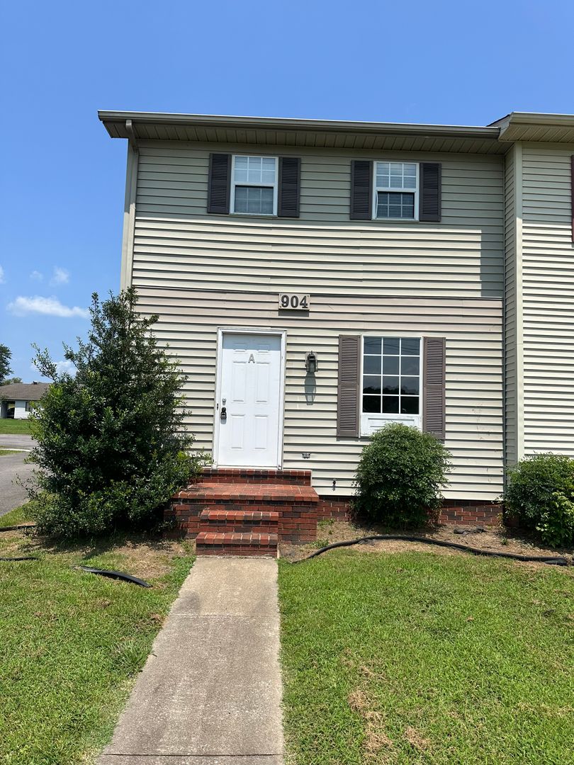 Murray Apartment: 904 Southwood Drive A