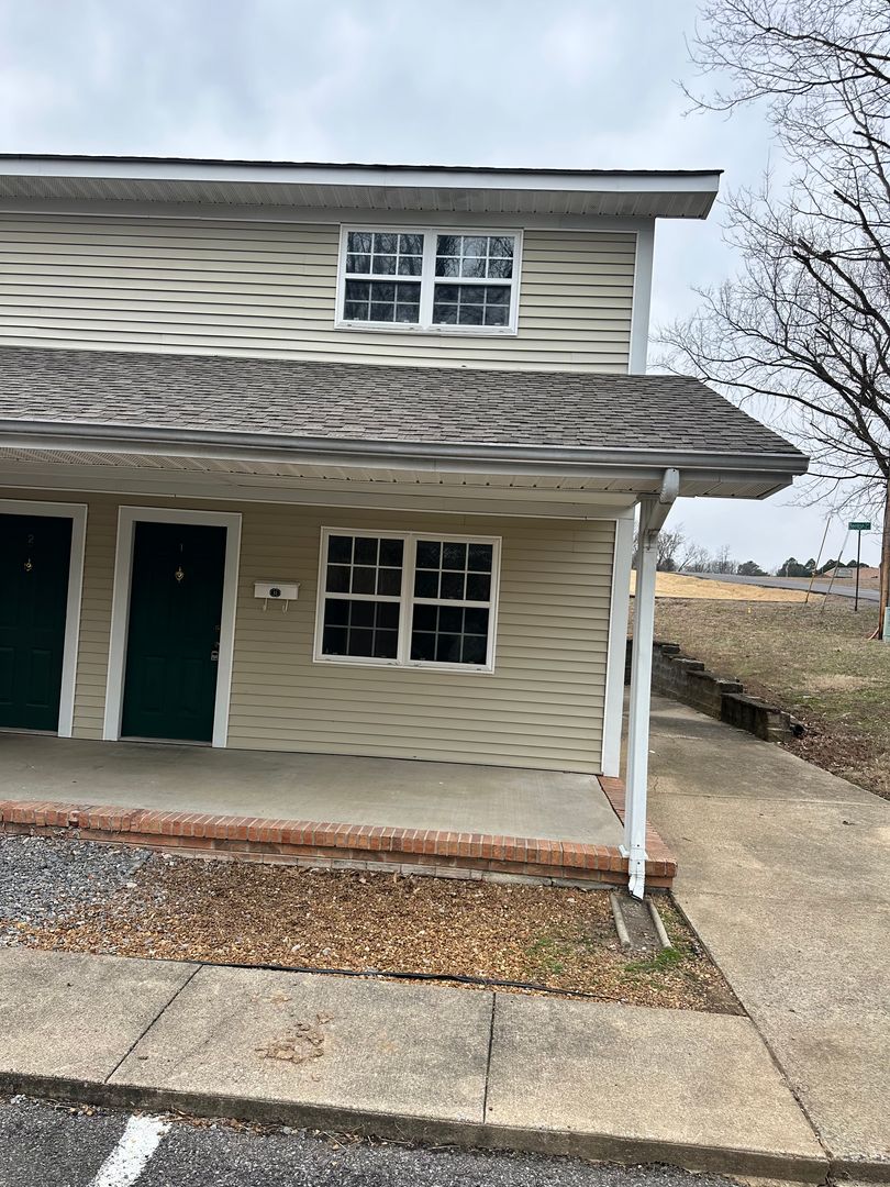 Benton Apartment: 409 W 14TH Street