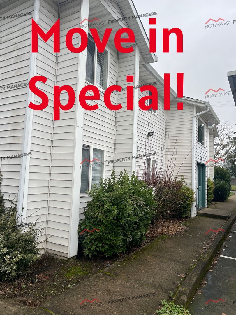 Woodland Apartment: 1451-1455-1459 N Goerig St.