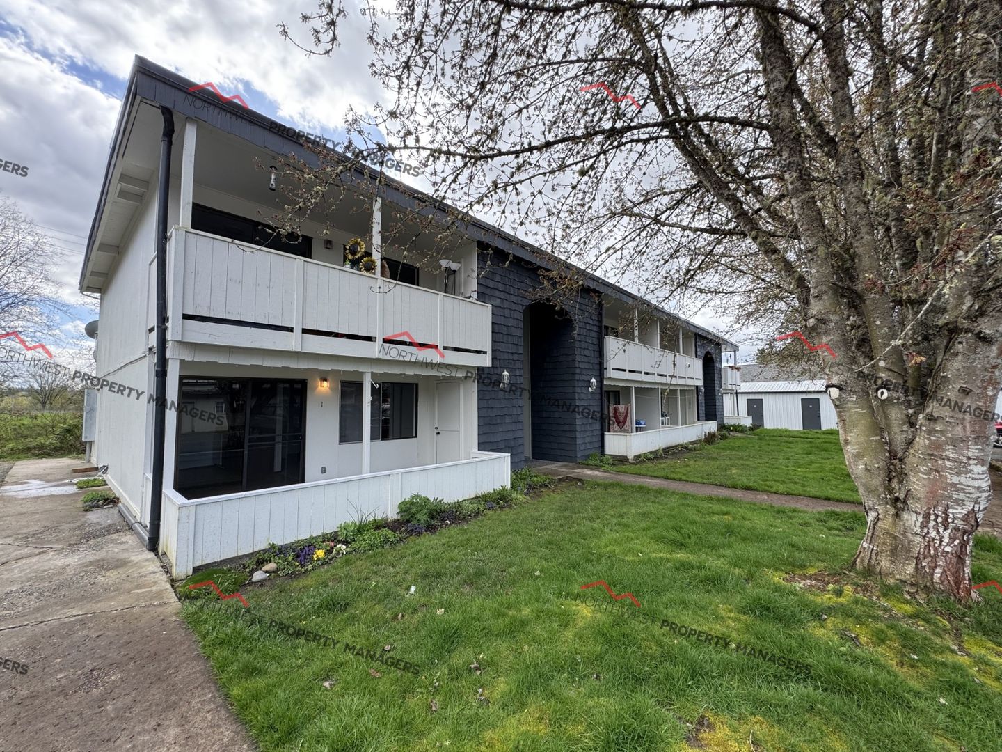 Toledo Apartment: 550 N 5th St units 1-8