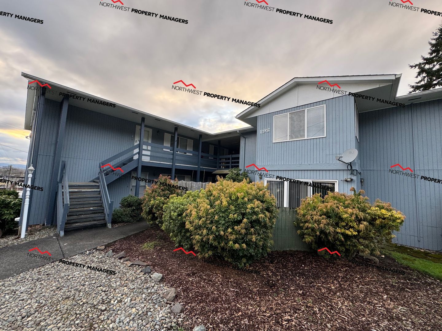 Chehalis Apartment: 198(7 units) & 194(2 units) NE Boistfort St