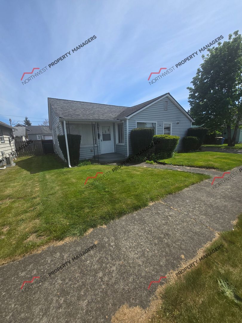 Centralia House: 206 S Yew St