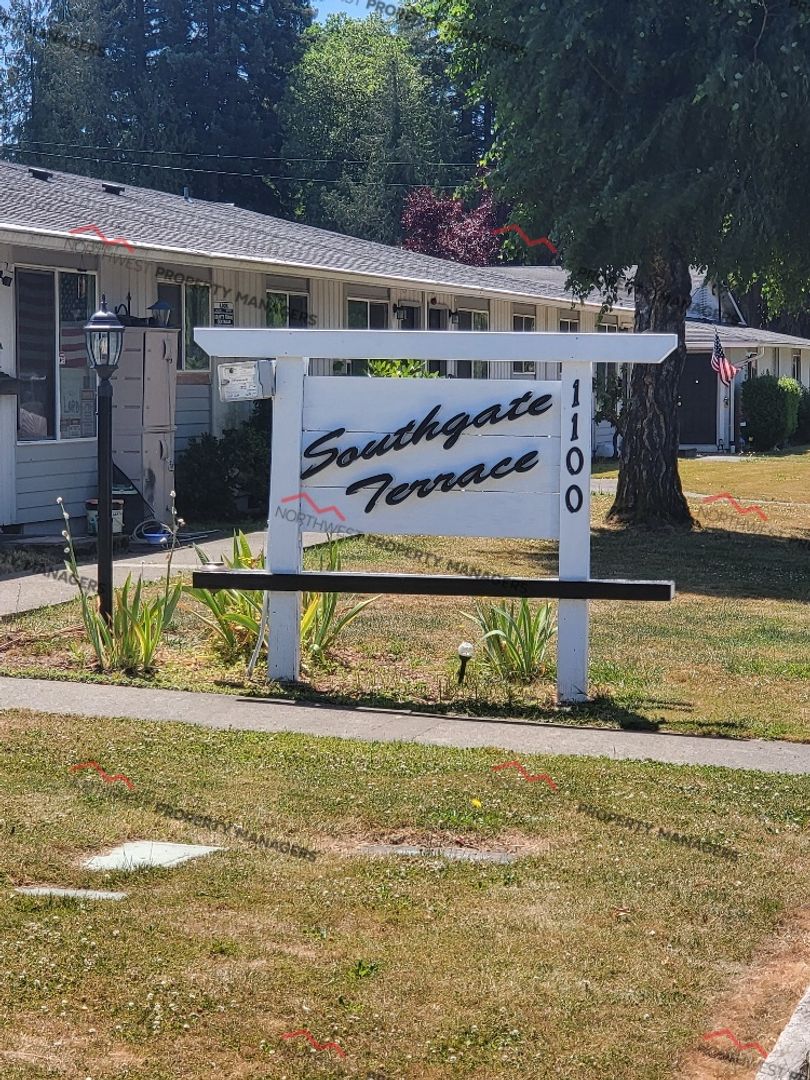 Centralia Apartment: 1100 S Pearl St 1-36