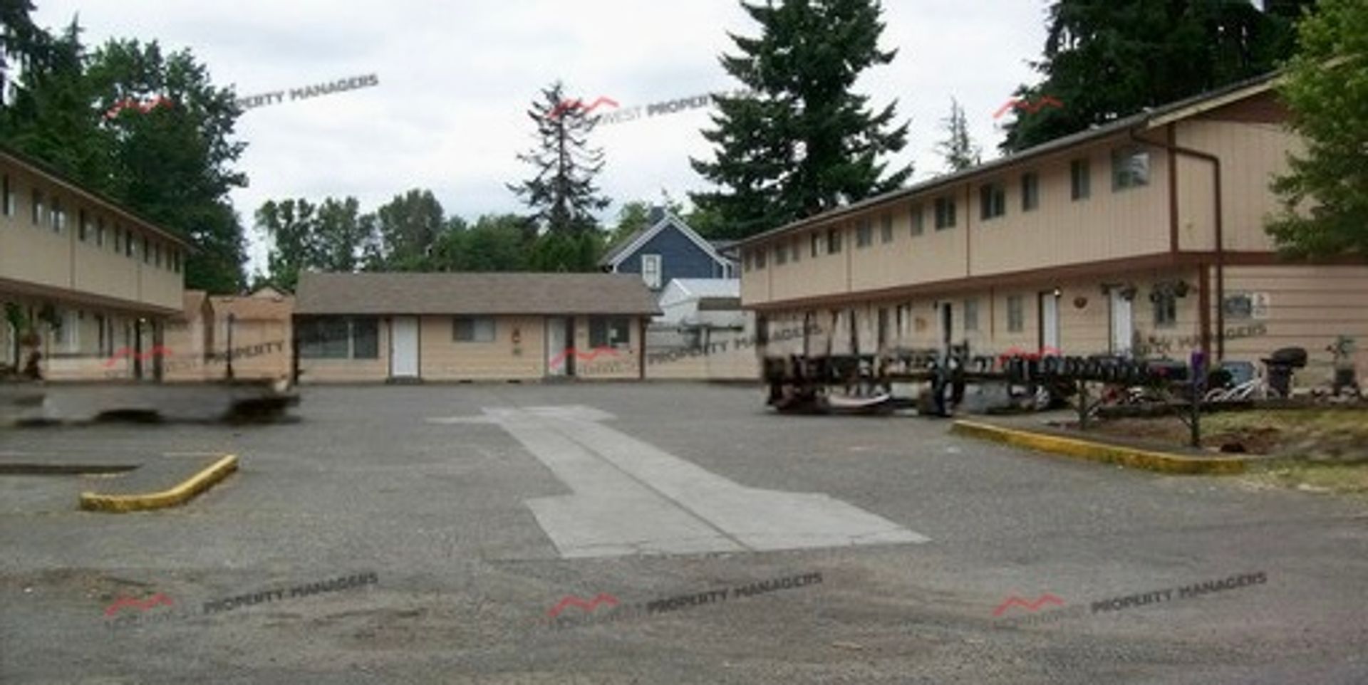 Centralia Apartment: 1505 Lewis St. 1-16 (Shamrock Apts)