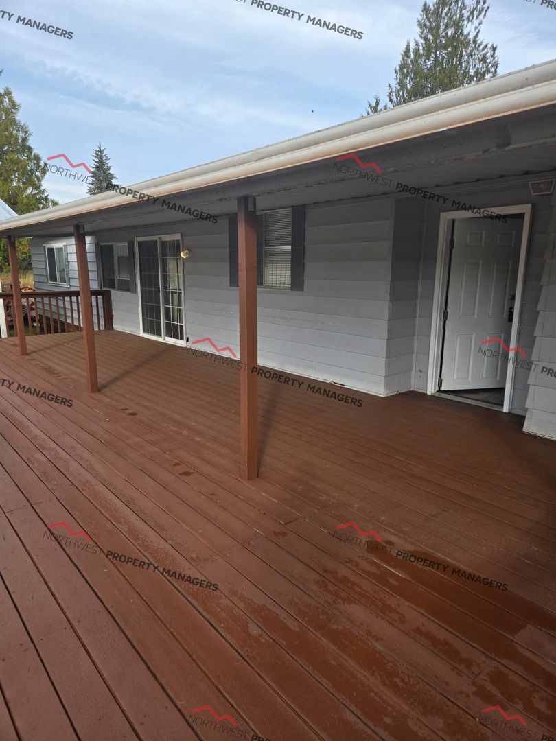 Onalaska House: 738 Gish Rd