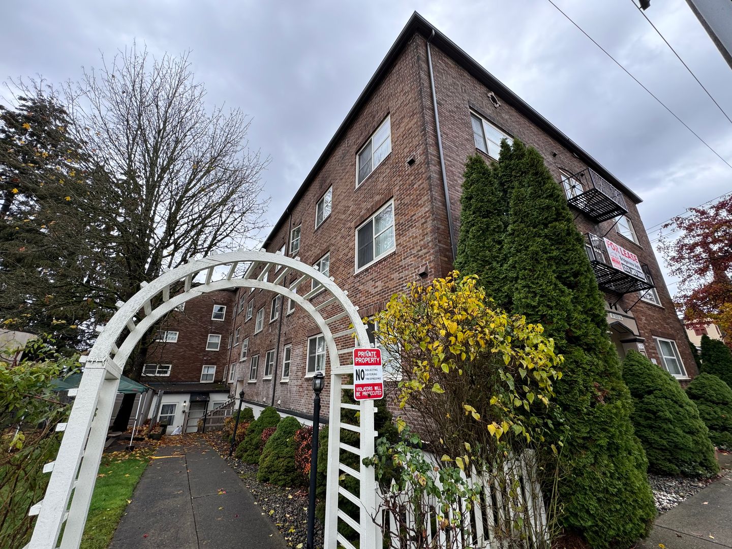 Tacoma Apartment: 1121 S."I"  St. #100-409