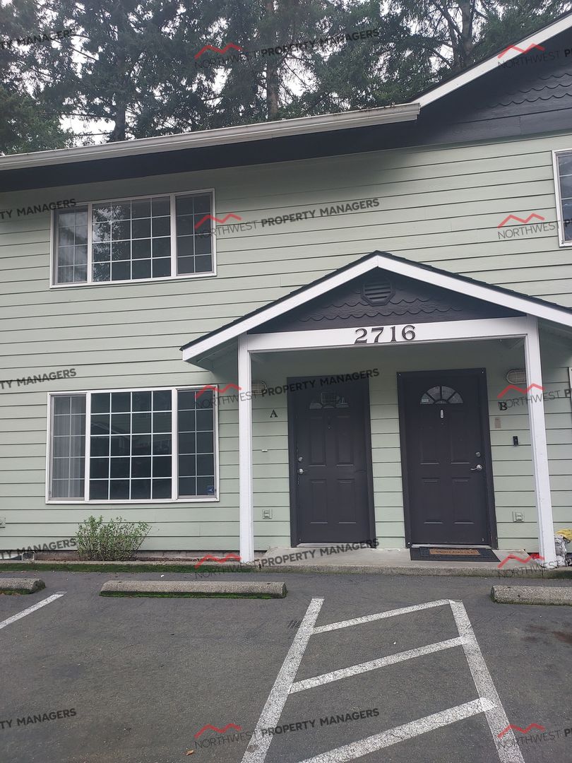 Lacey Apartment: 2700-2744 Ruddell Road SE