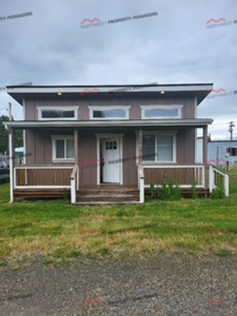 Mossyrock Apartment: 239 W State St.