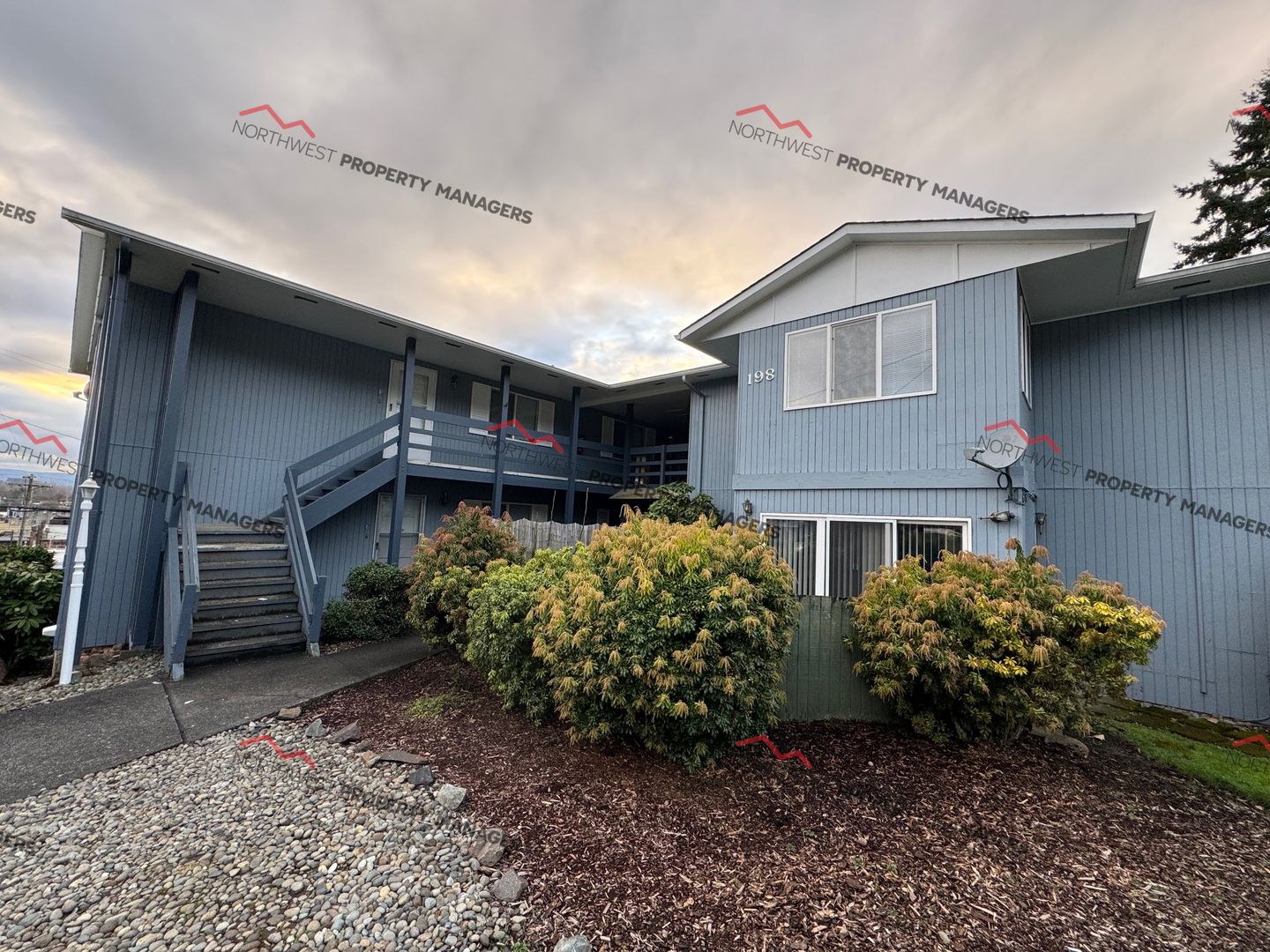 Chehalis Apartment: 198(7 units) & 194(2 units) NE Boistfort St