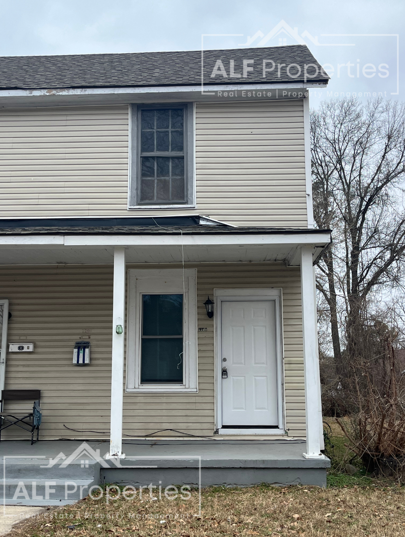 Henderson House: 220A Walnut Street