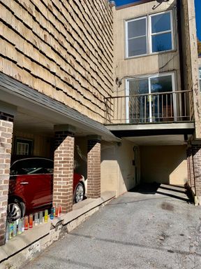 2 bedroom / 3 story TOWNHOME in CAMILLUS