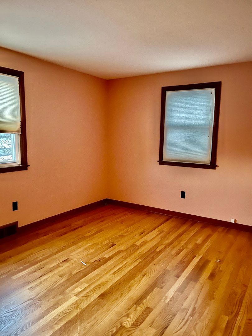 Syracuse House: 102 Elmsford Rd