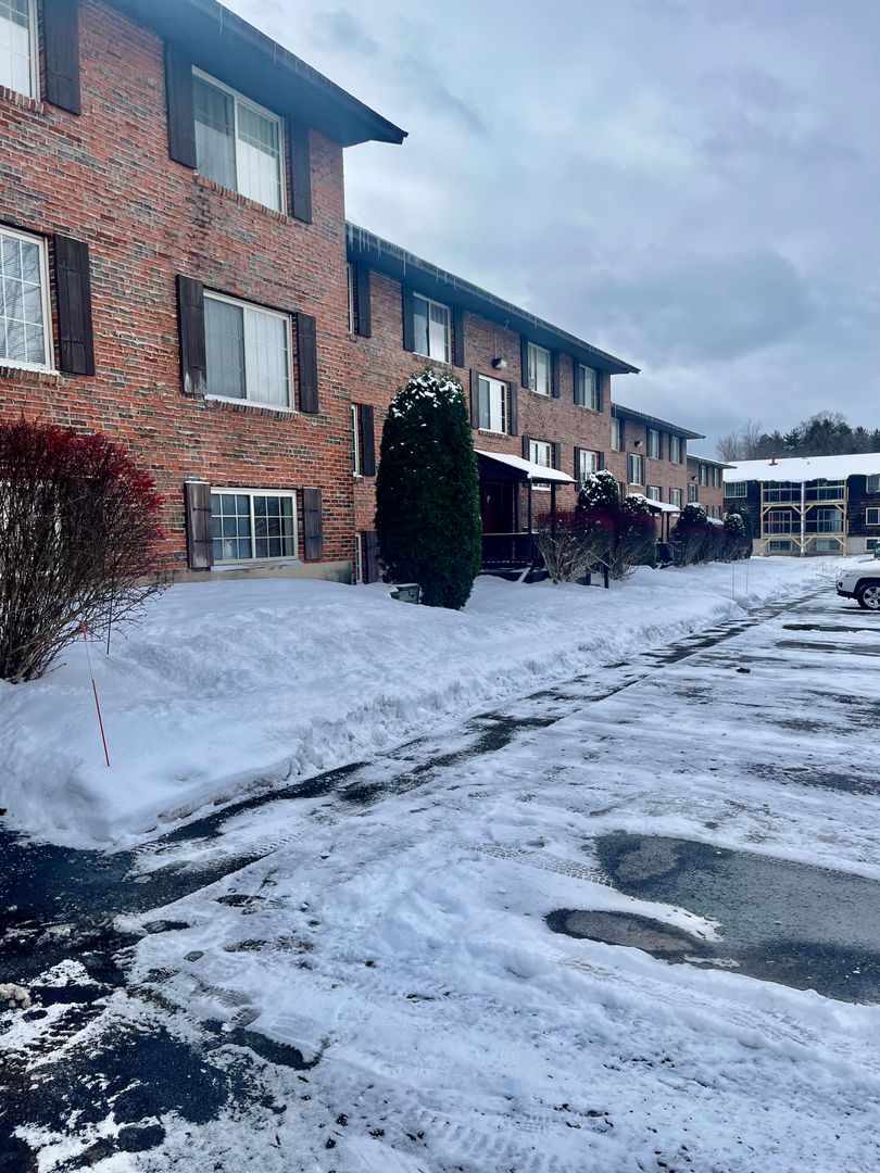 Oneida Apartment: 580 Seneca St