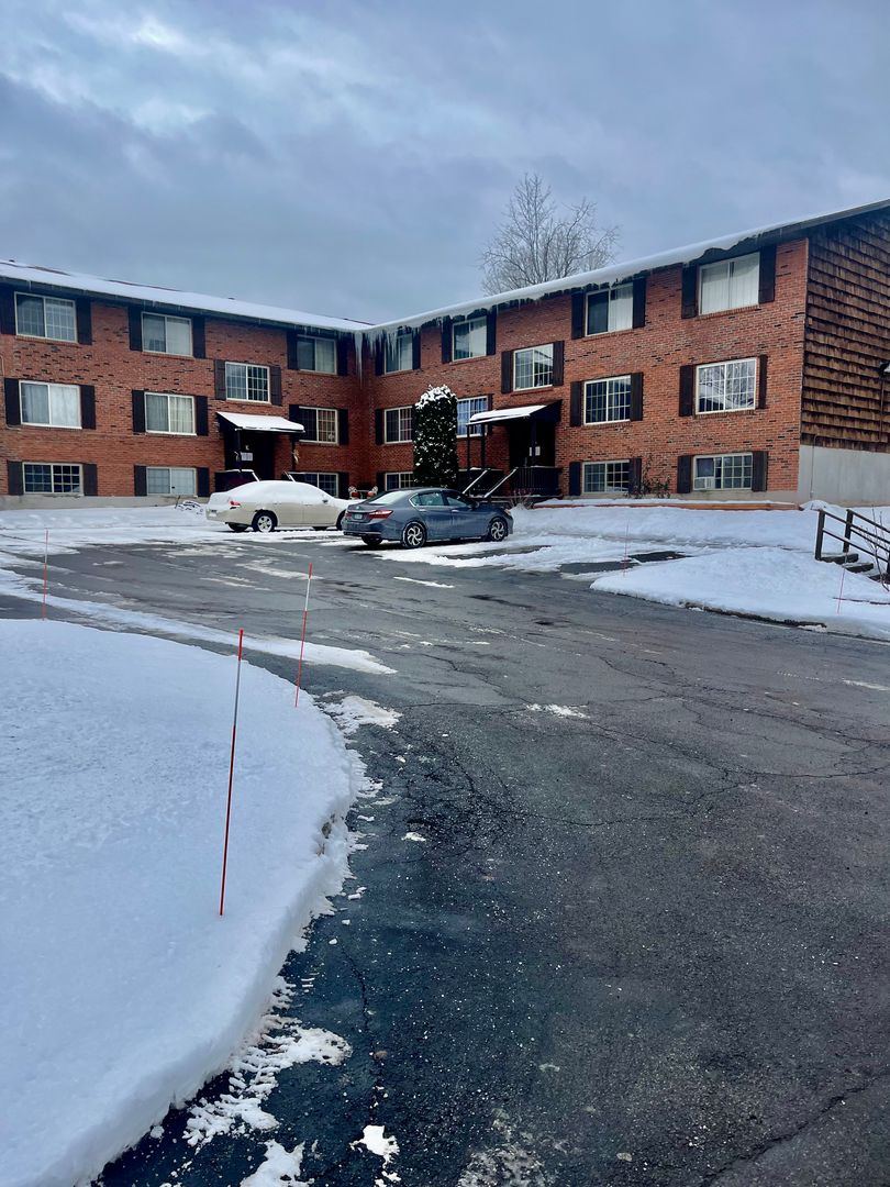 Oneida Apartment: 580 Seneca St
