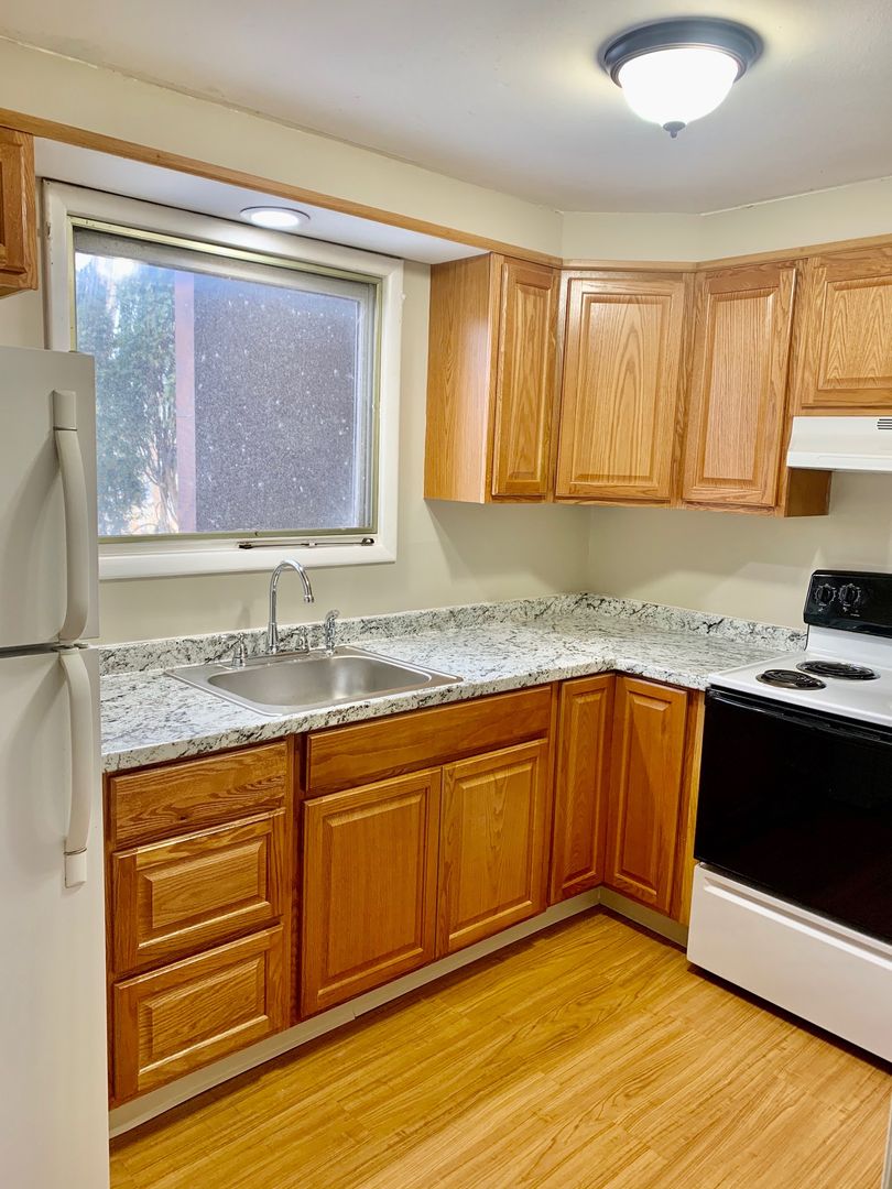 Liverpool Apartment: 4184 Long Branch Rd