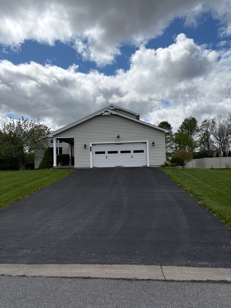 Chittenango House: 2065 Whisper Ridge Dr