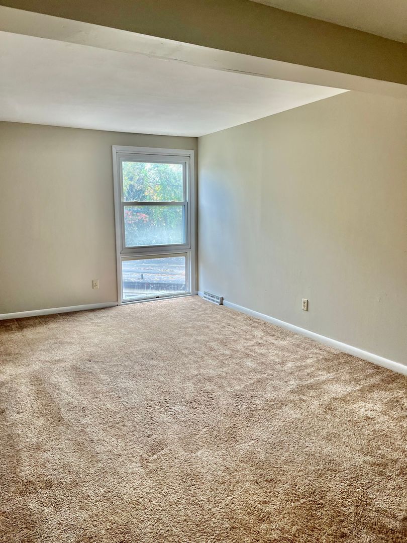 4915 W Genesee St 5 of 12