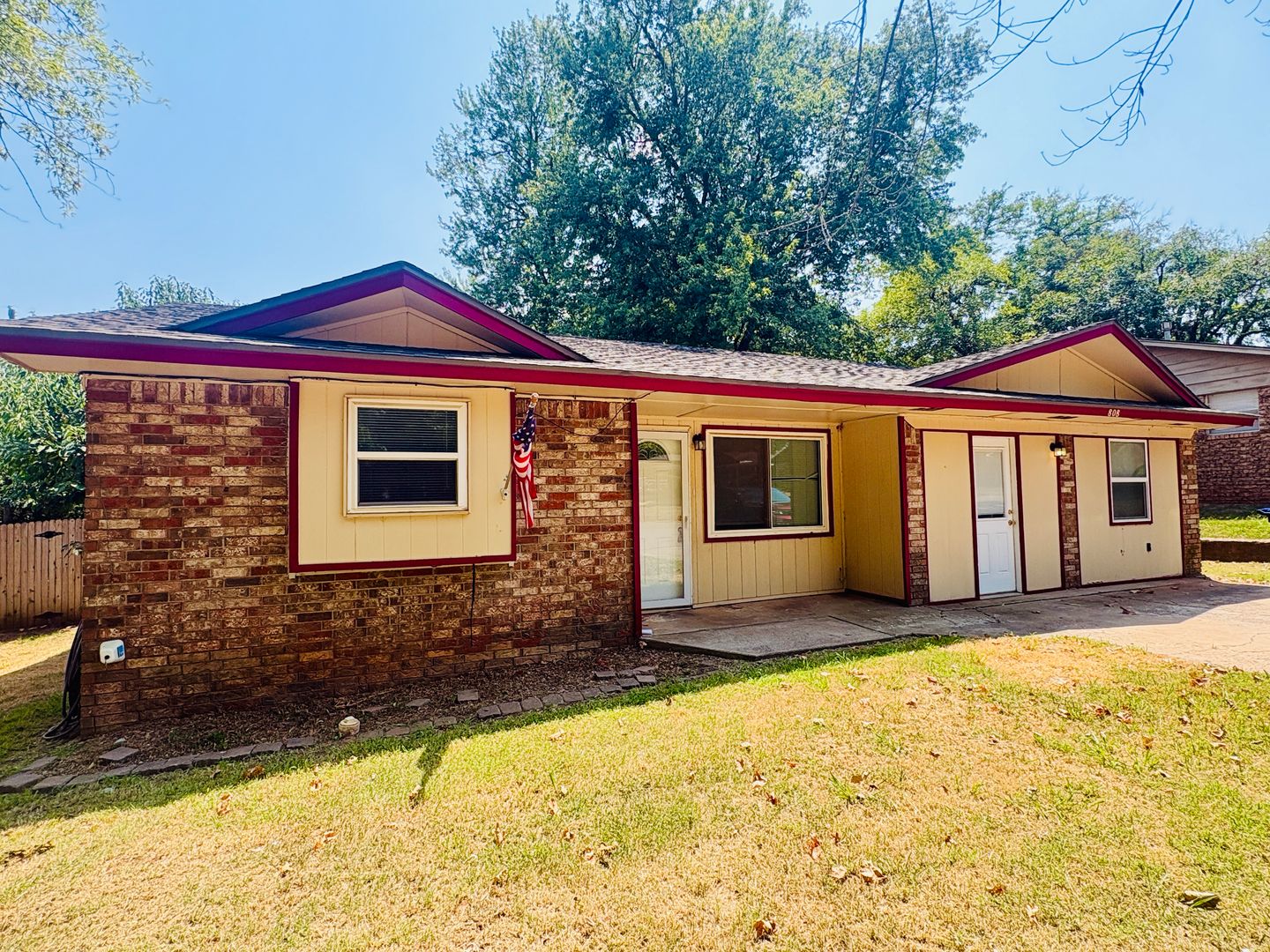 Noble House: 808 Catherine Dr