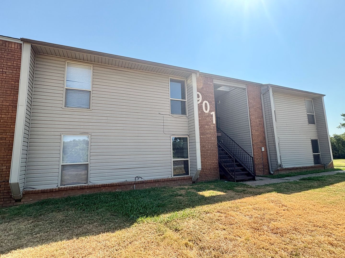 Noble Apartment: 901 S. Highway 77