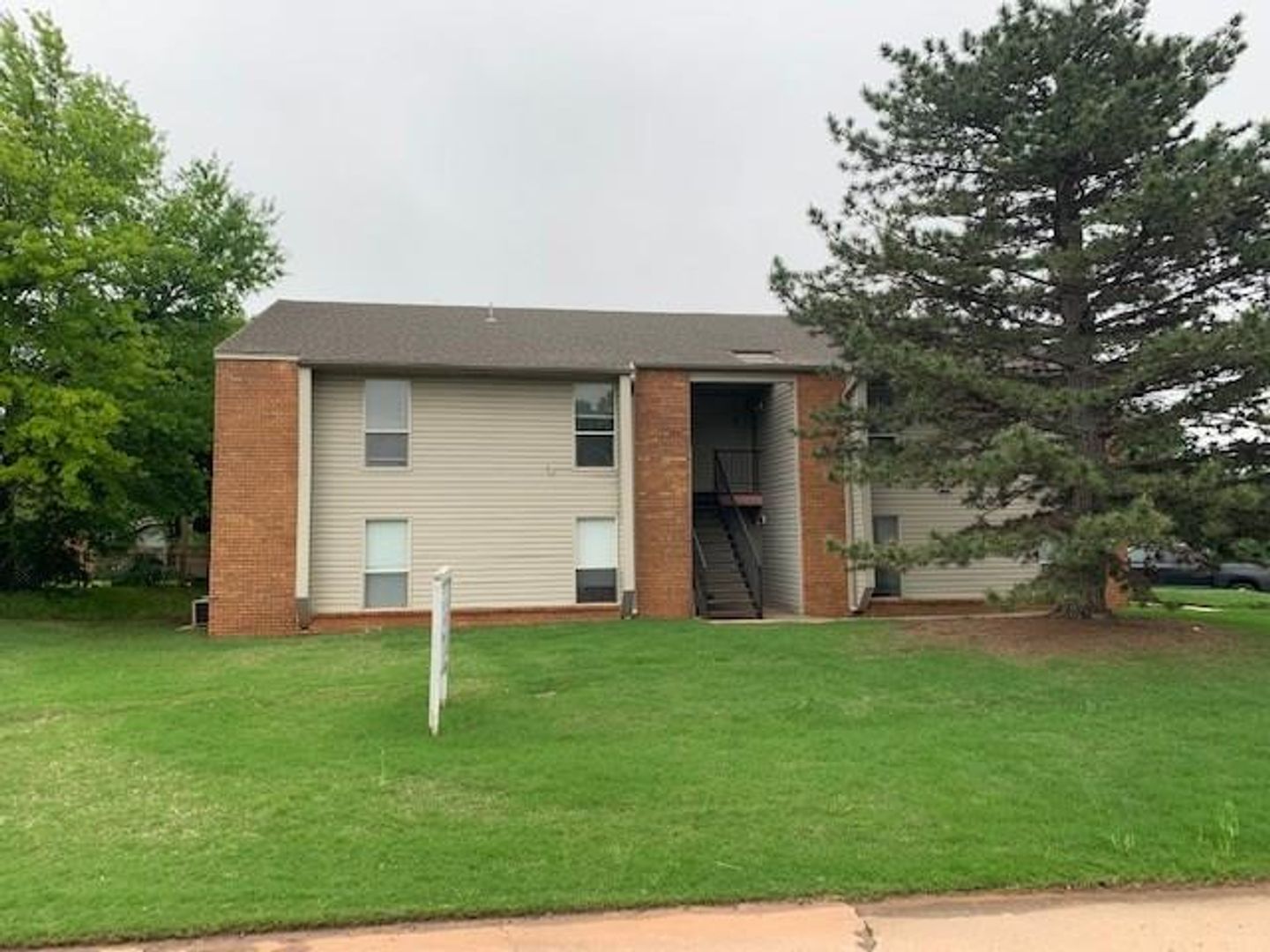 Noble Apartment: 901 S. Highway 77