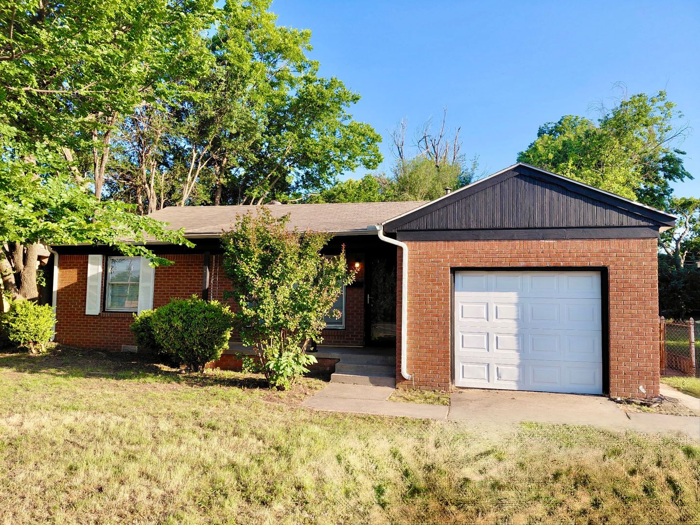 The Village House: 1702 W Britton Rd