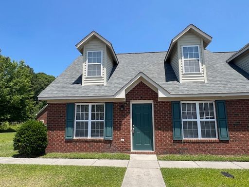 Renovated 2-Bedroom, 2-Bath Townhome in the Heart of New Bern – photo 1