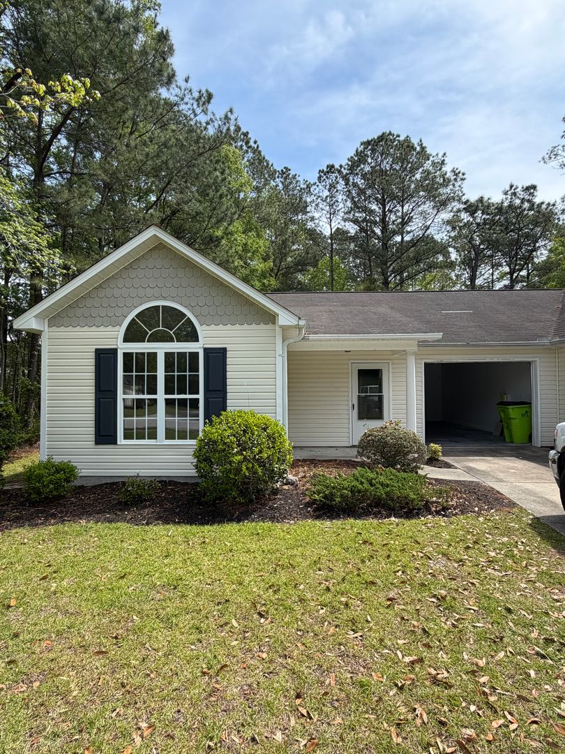 New Bern House: 222 Tobiano Drive