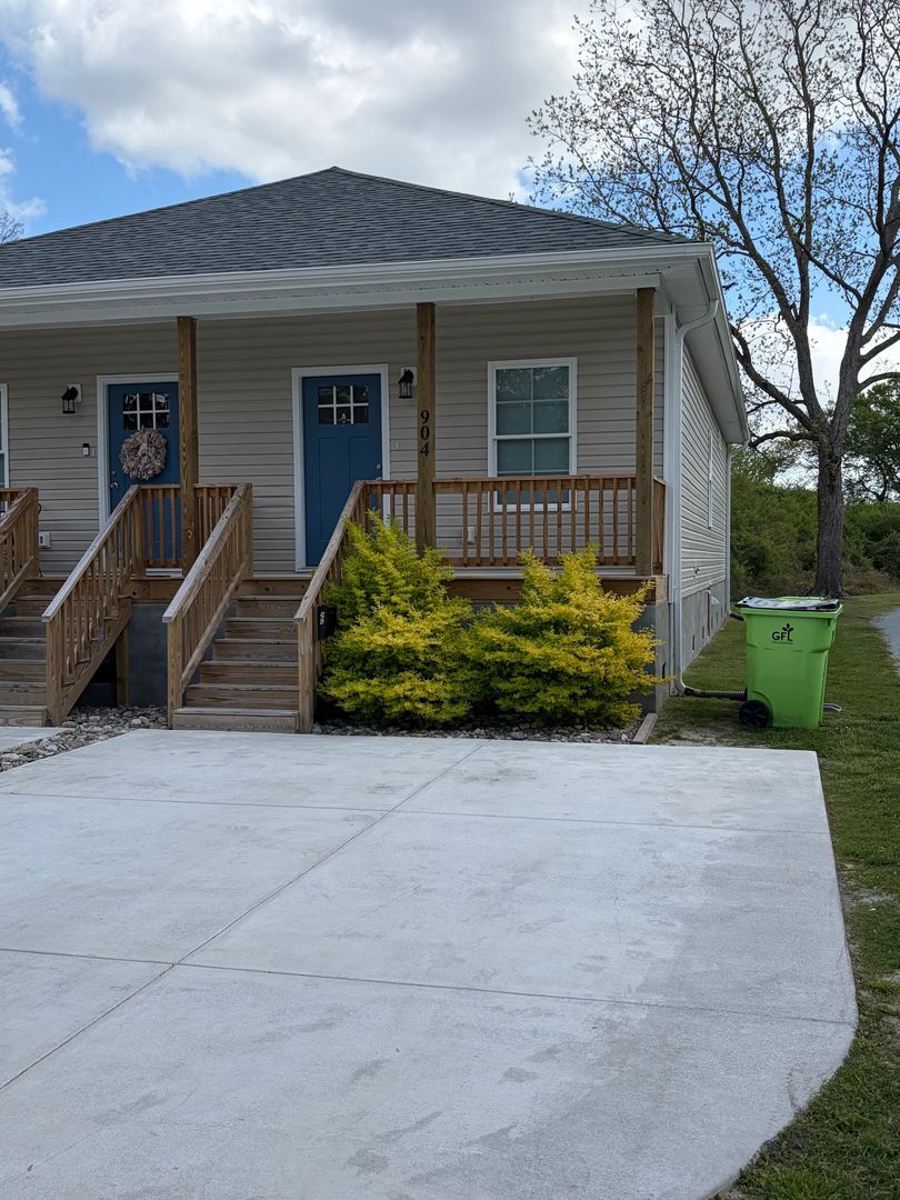 New Bern House: 904 Fort Totten Drive